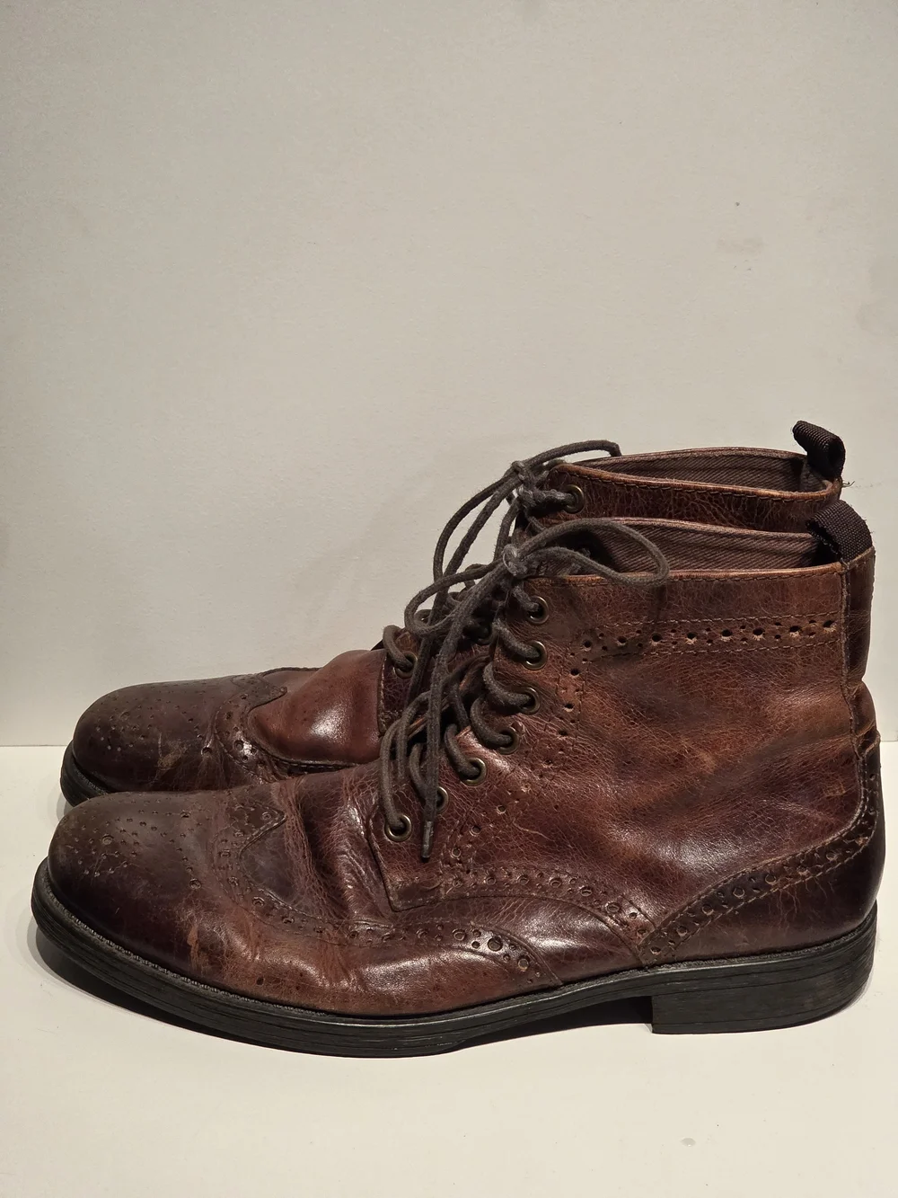 Aston Grey classic brown